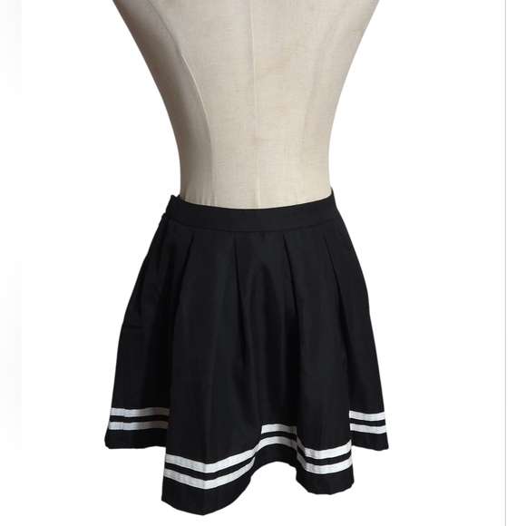 Hot Topic Goth Black Pleated Mini Skirt - Picture 4 of 6